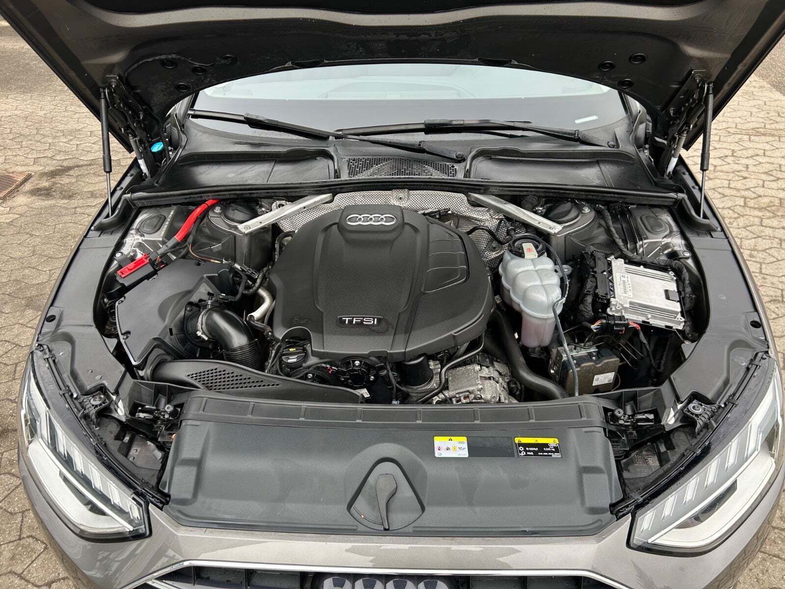 Grå Audi A4 fra 2020