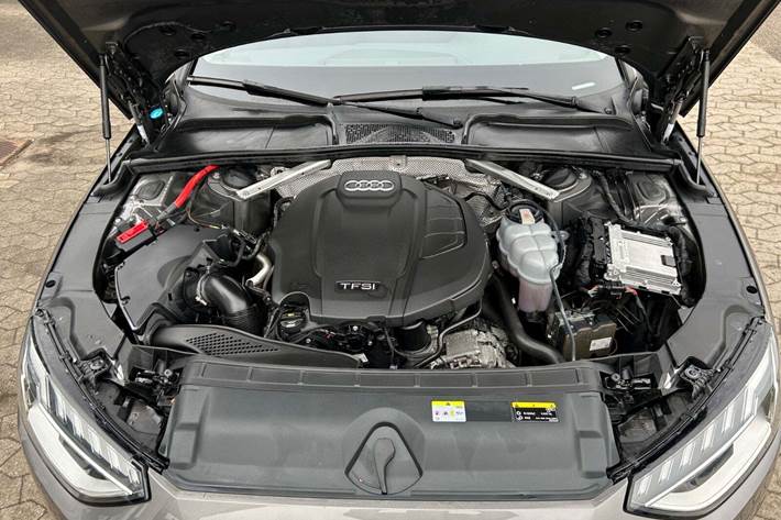 Grå Audi A4 fra 2020