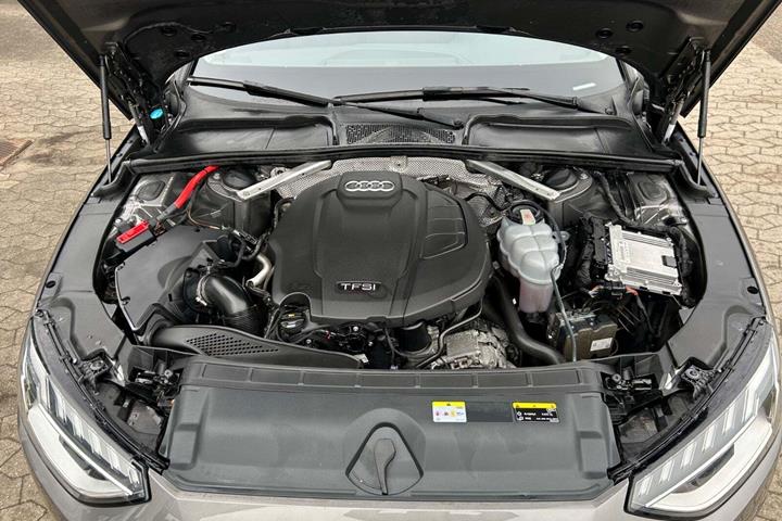 Grå Audi A4 fra 2020