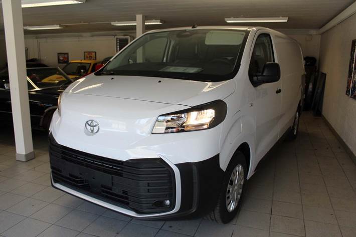 Hvid Toyota ProAce fra 2025