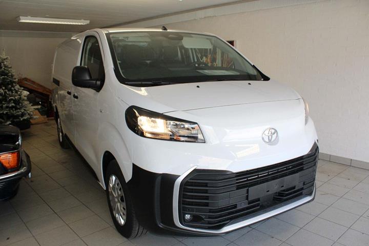 Hvid Toyota ProAce fra 2025