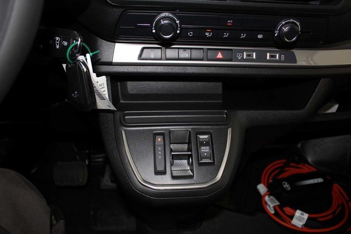Hvid Toyota ProAce fra 2025