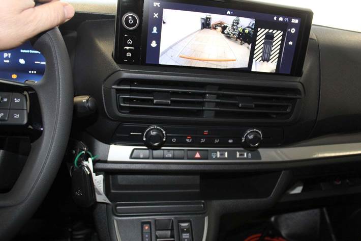 Hvid Toyota ProAce fra 2025