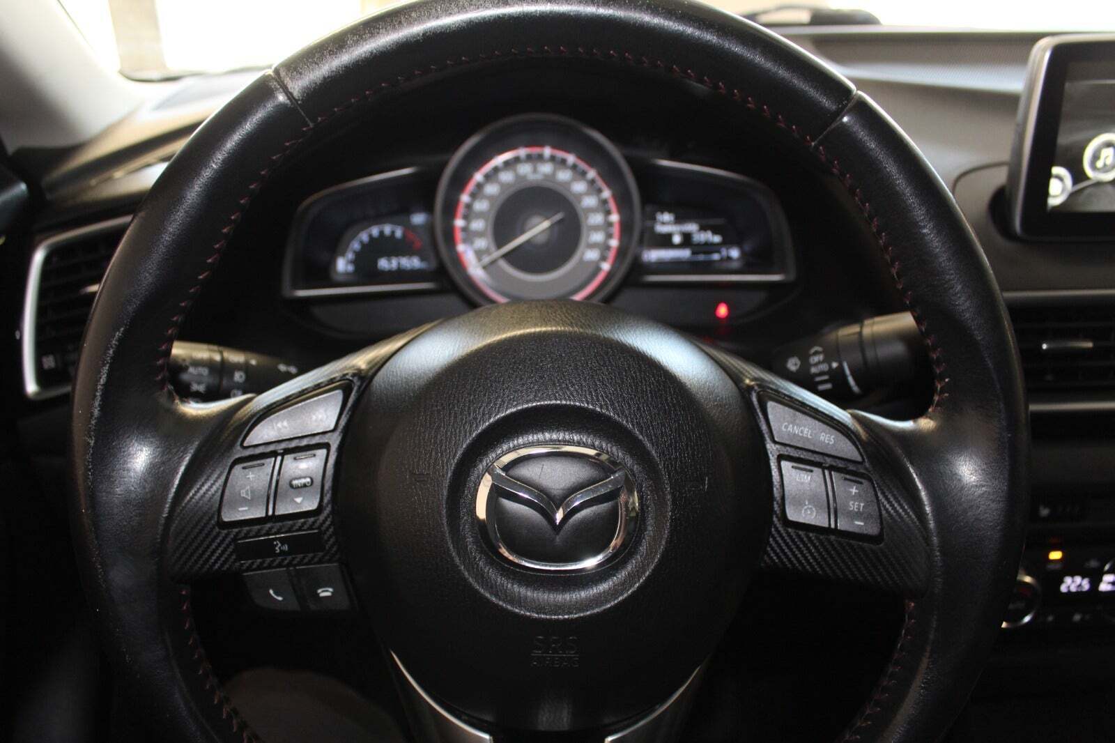 Hvid Mazda 3 fra 2013