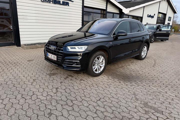 Sort Audi Q5 fra 2020 set udefra