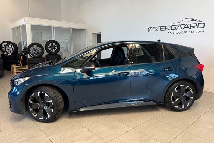 Blå Cupra Born fra 2023