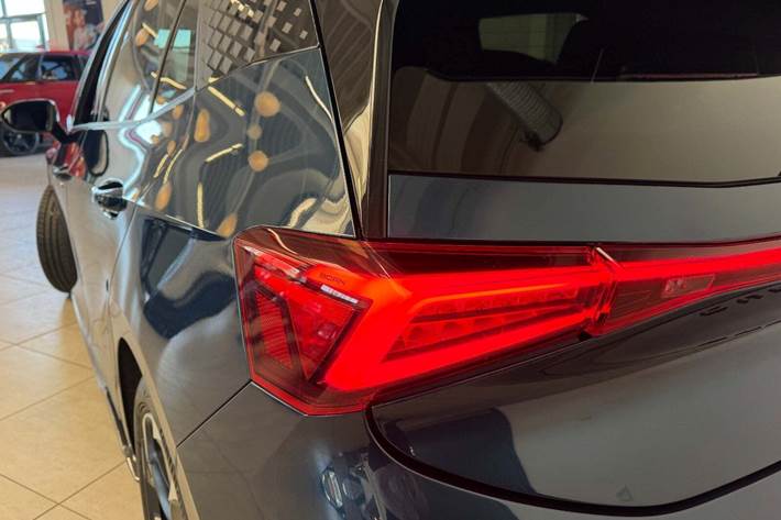 Blå Cupra Born fra 2023