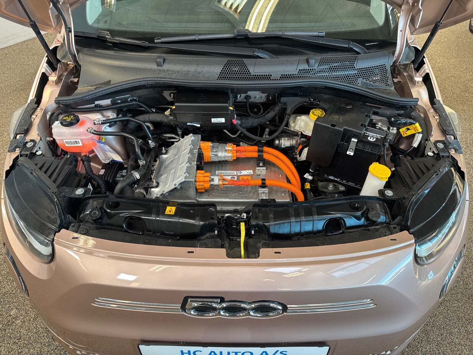 Orange Fiat 500e fra 2023