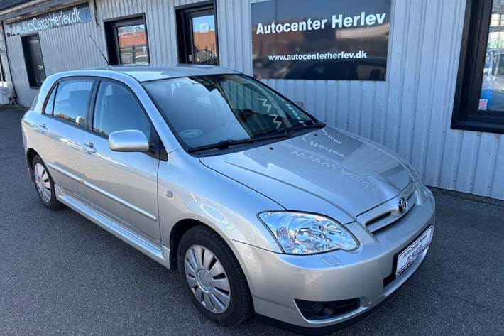 Sølv Toyota Corolla fra 2004