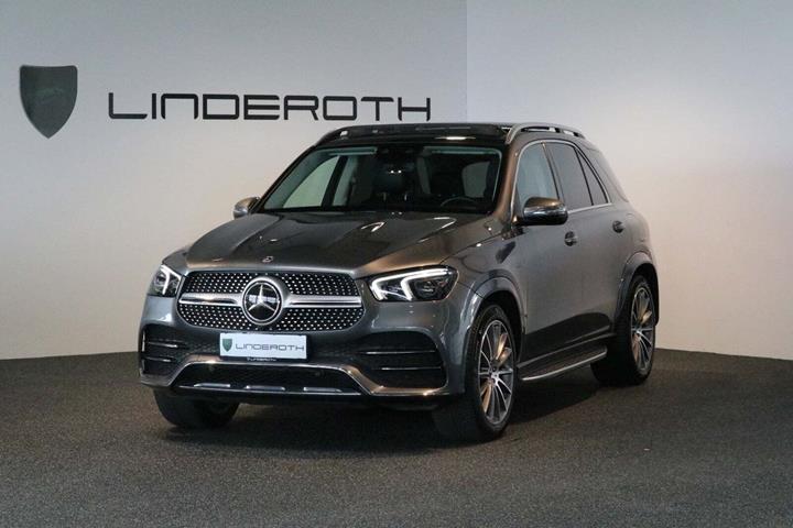 Grå Mercedes GLE350 de fra 2021 set udefra