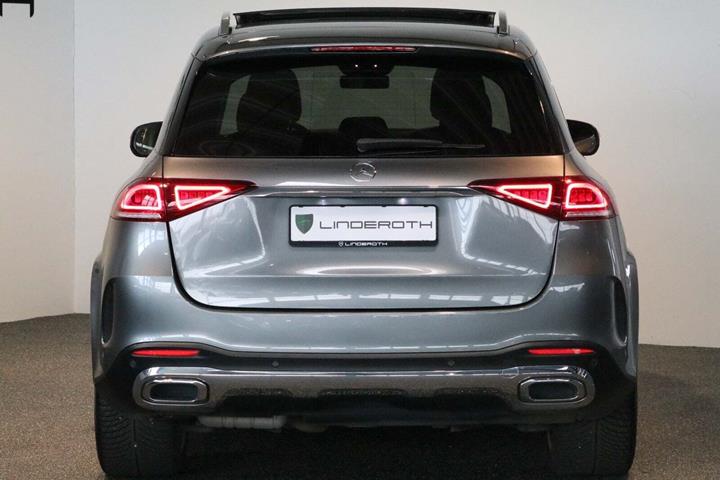 Grå Mercedes GLE350 de fra 2021