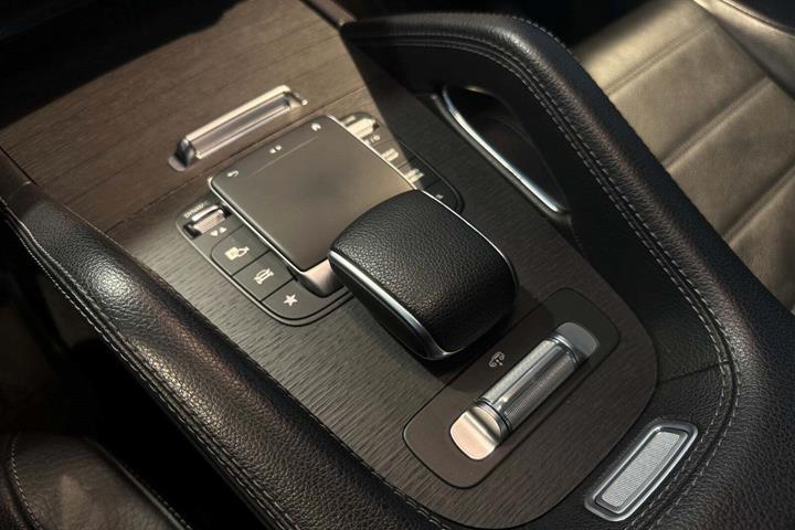 Grå Mercedes GLE350 de fra 2021