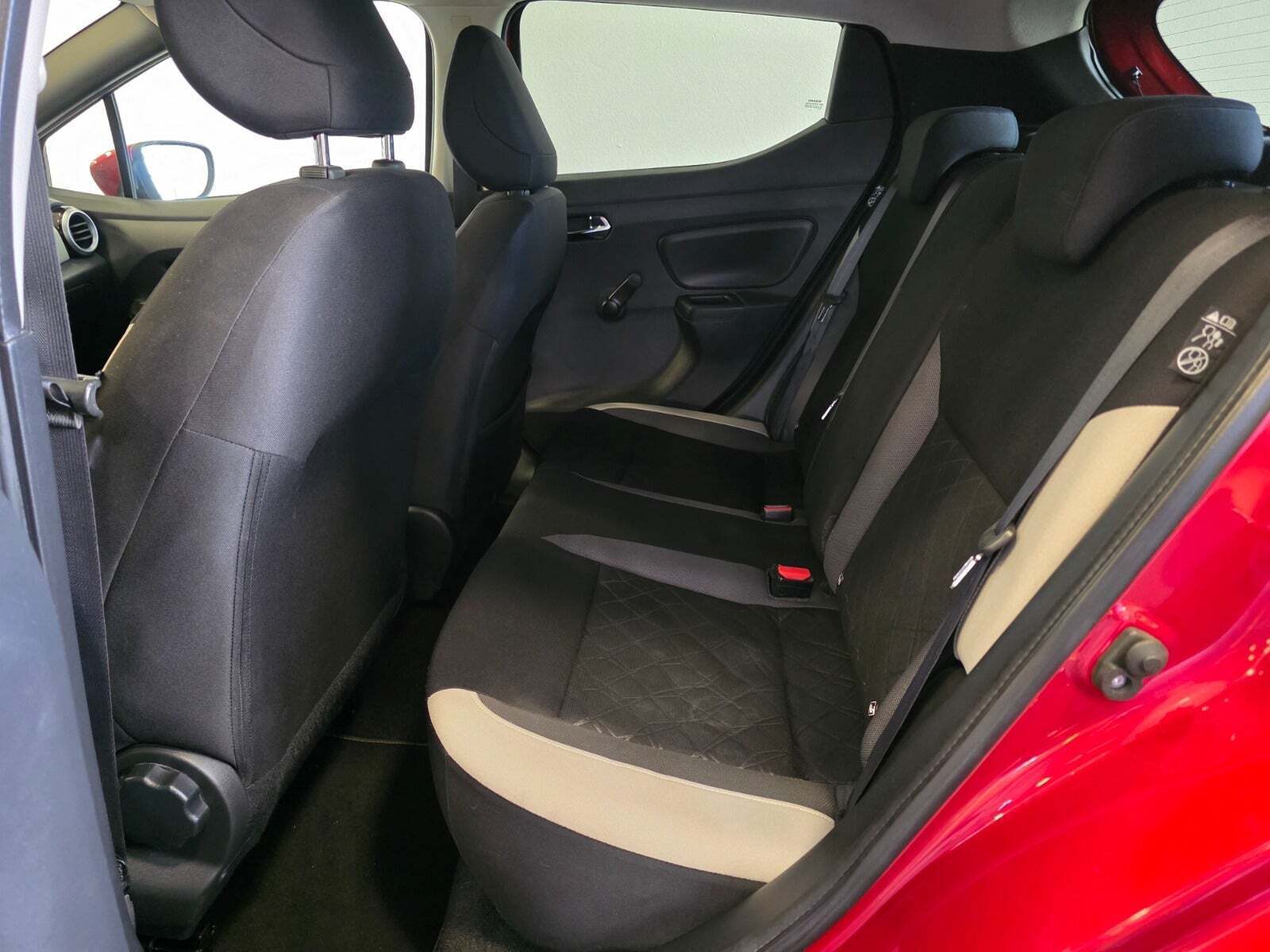 Rød Nissan Micra fra 2017