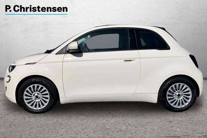 Hvid Fiat 500e fra 2023