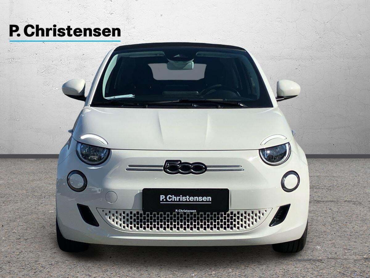 Hvid Fiat 500e fra 2023