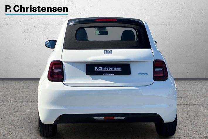 Hvid Fiat 500e fra 2023