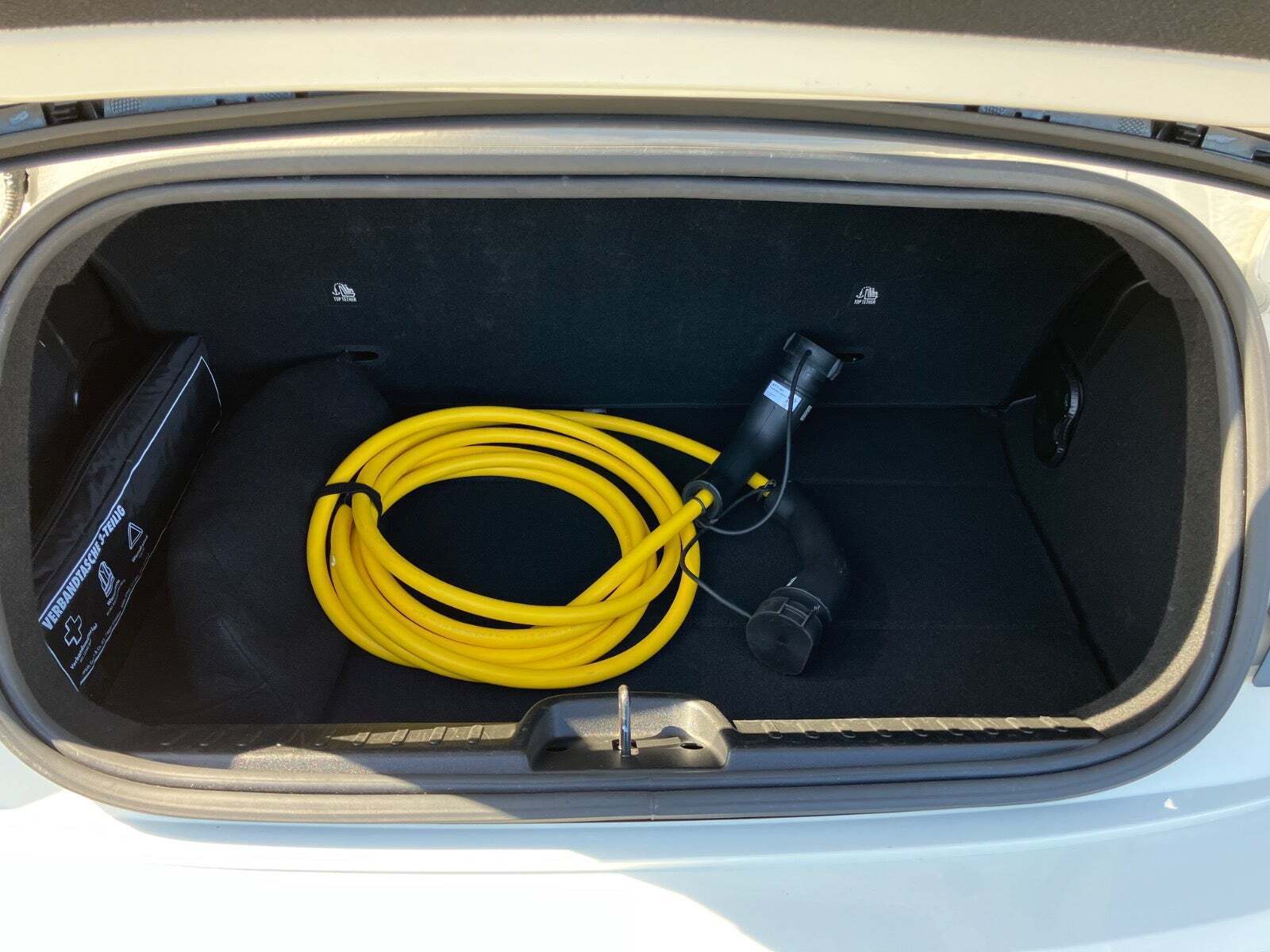 Hvid Fiat 500e fra 2023