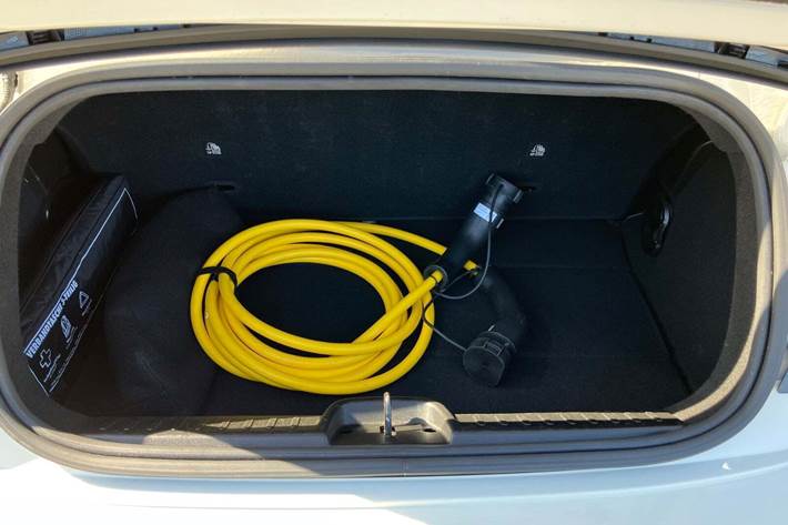 Hvid Fiat 500e fra 2023