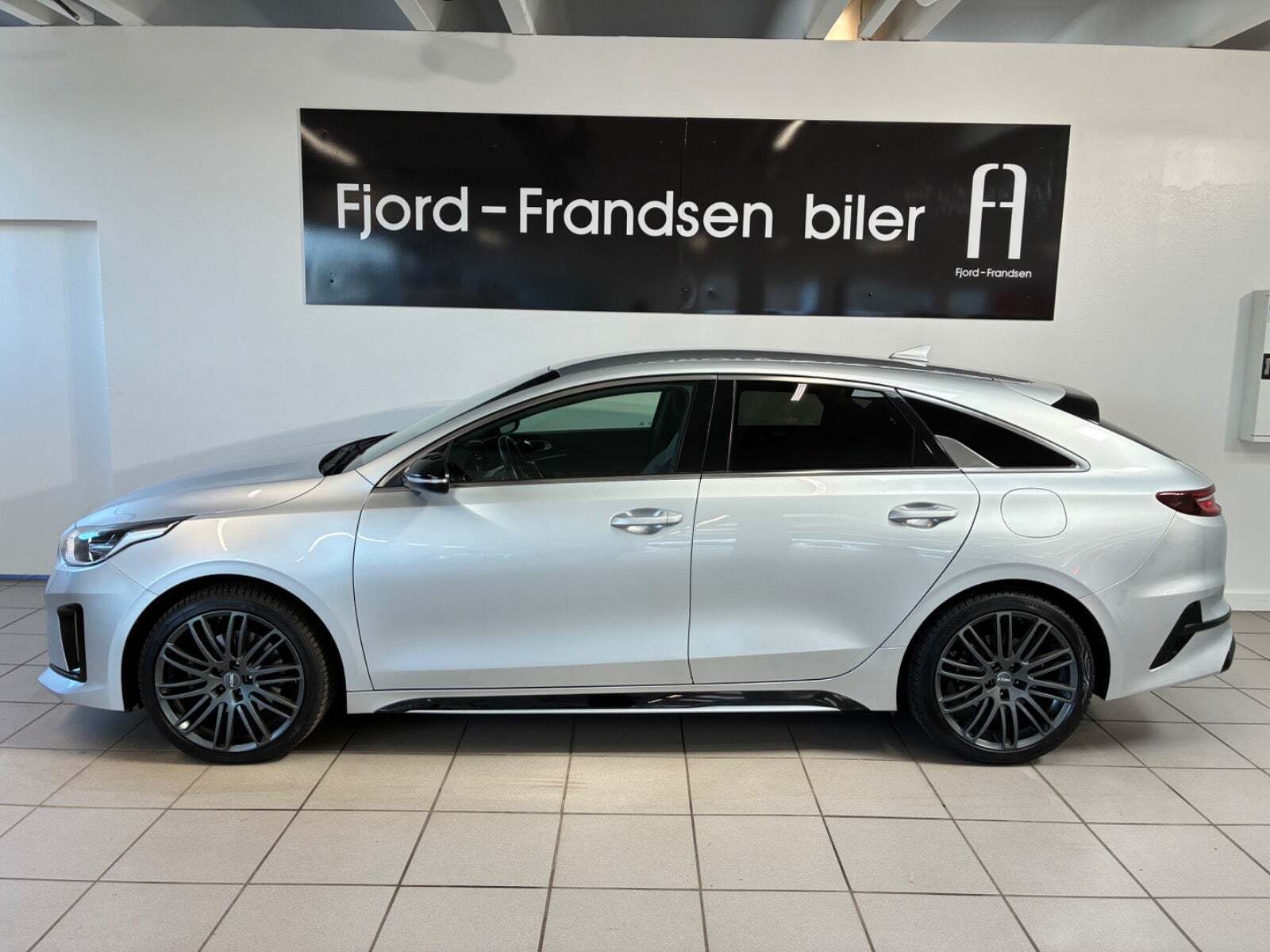 Grå Kia ProCeed fra 2019