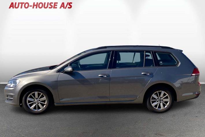 Beige VW Golf VII fra 2015