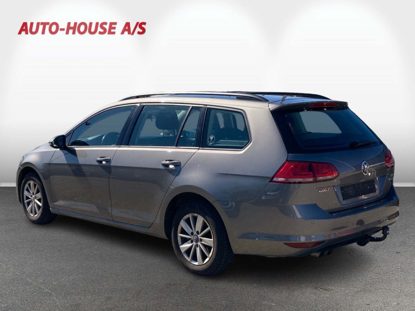 Beige VW Golf VII fra 2015