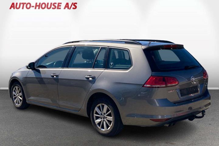 Beige VW Golf VII fra 2015