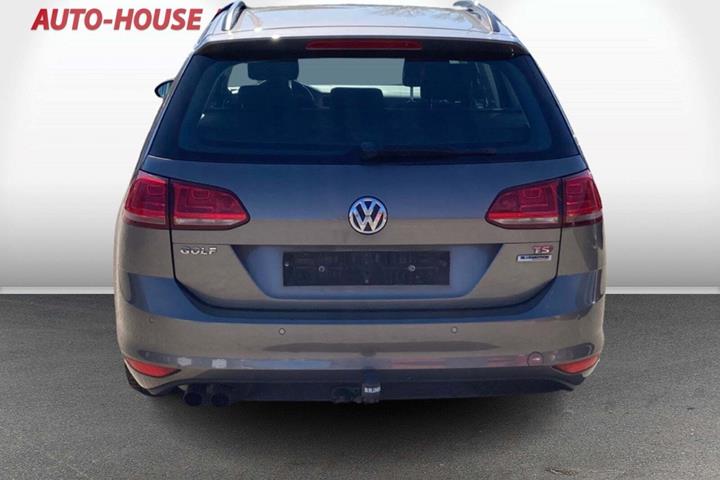 Beige VW Golf VII fra 2015