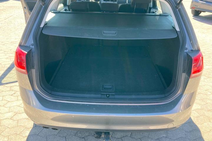 Beige VW Golf VII fra 2015