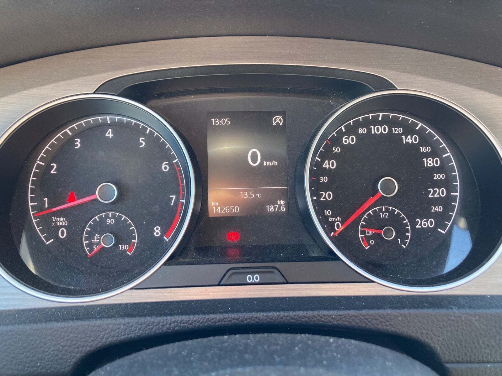Beige VW Golf VII fra 2015
