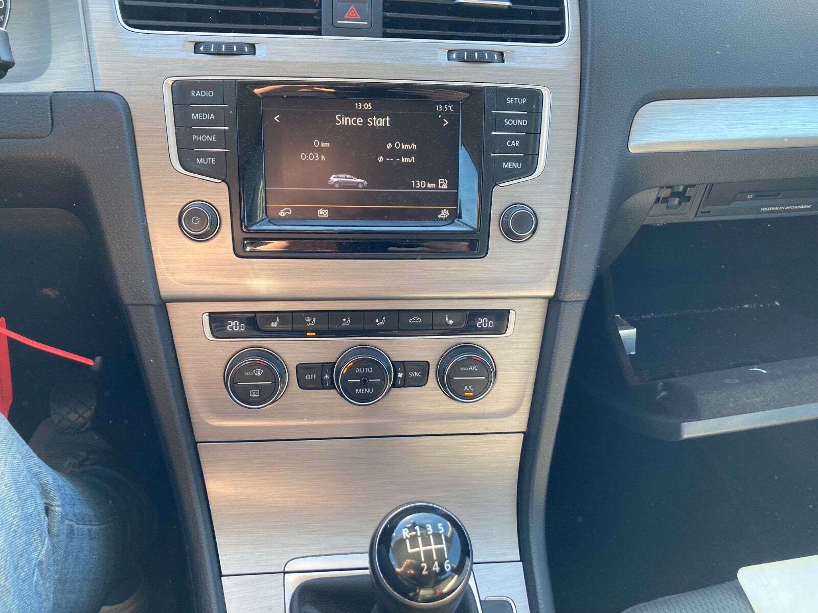 Beige VW Golf VII fra 2015