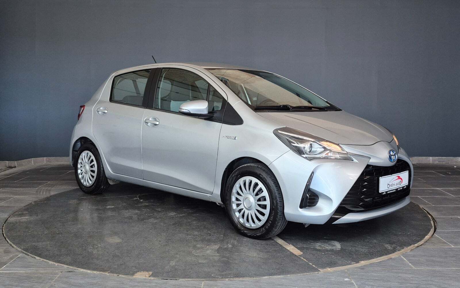 Sølv Toyota Yaris fra 2020