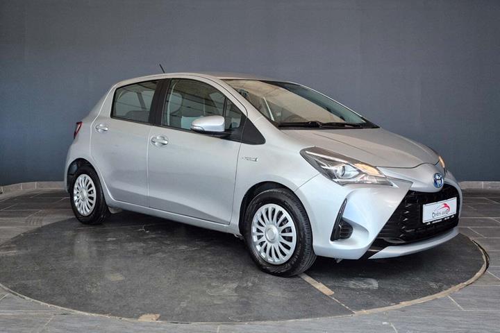Sølv Toyota Yaris fra 2020