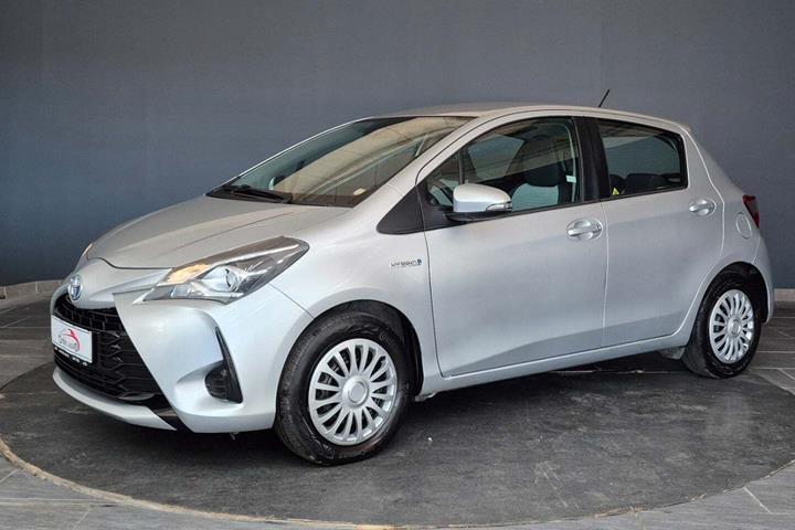 Sølv Toyota Yaris fra 2020