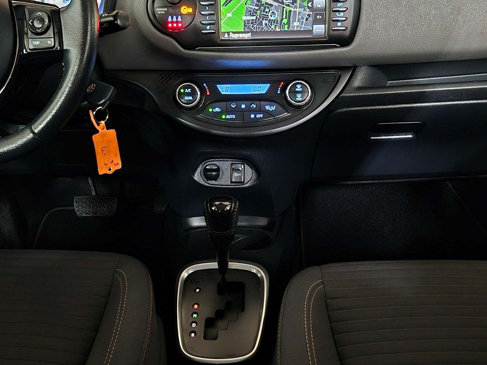 Sølv Toyota Yaris fra 2020