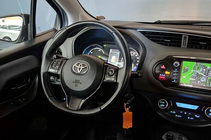 Sølv Toyota Yaris fra 2020