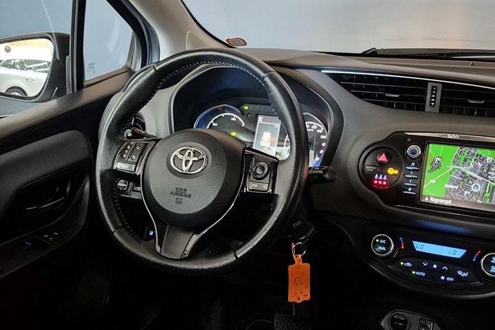 Sølv Toyota Yaris fra 2020