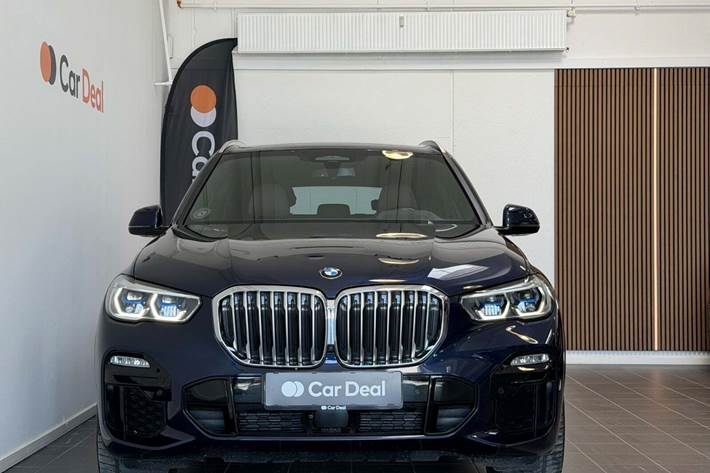 Blå BMW X5 fra 2021
