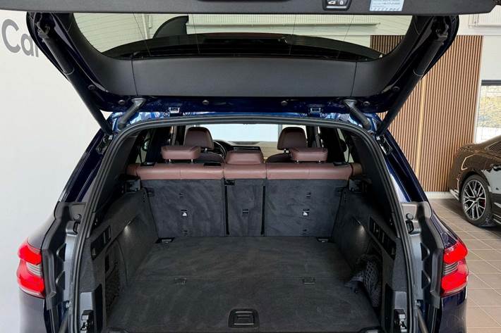 Blå BMW X5 fra 2021