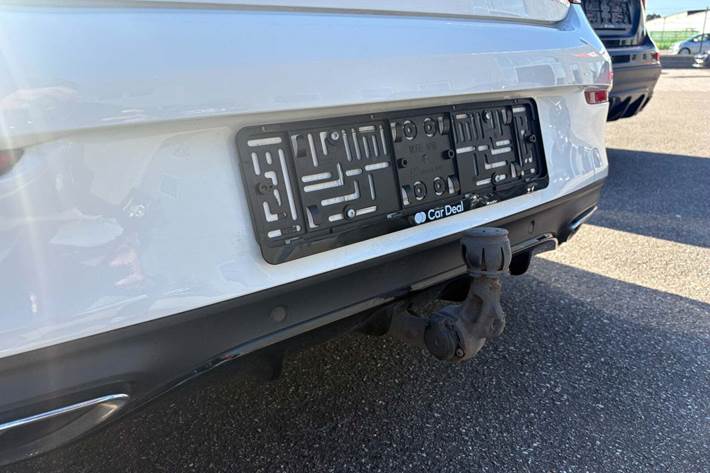 Hvid Mercedes C200 fra 2017