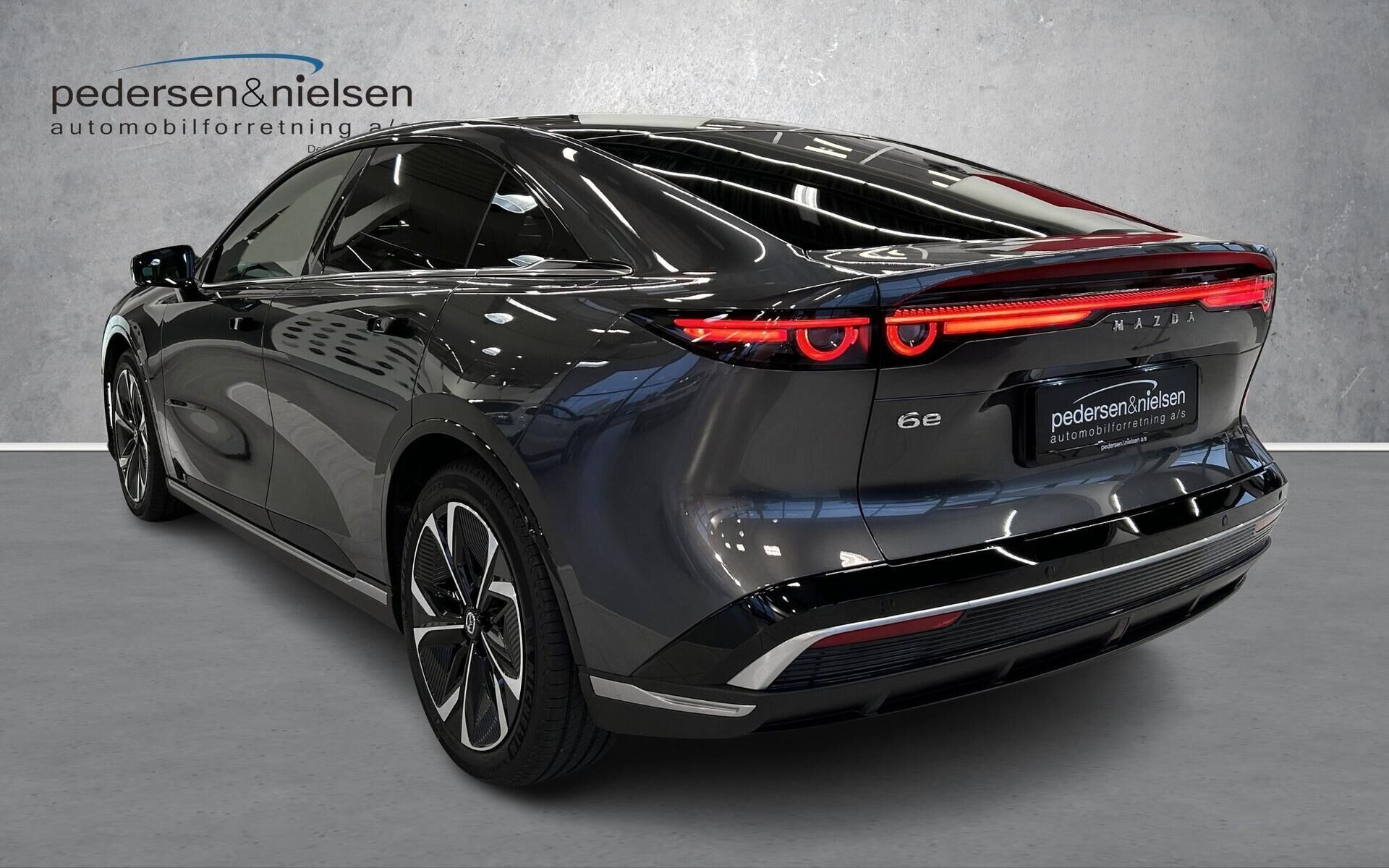 Grå Mazda 6e fra 2025