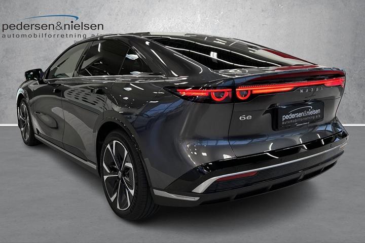 Grå Mazda 6e fra 2025