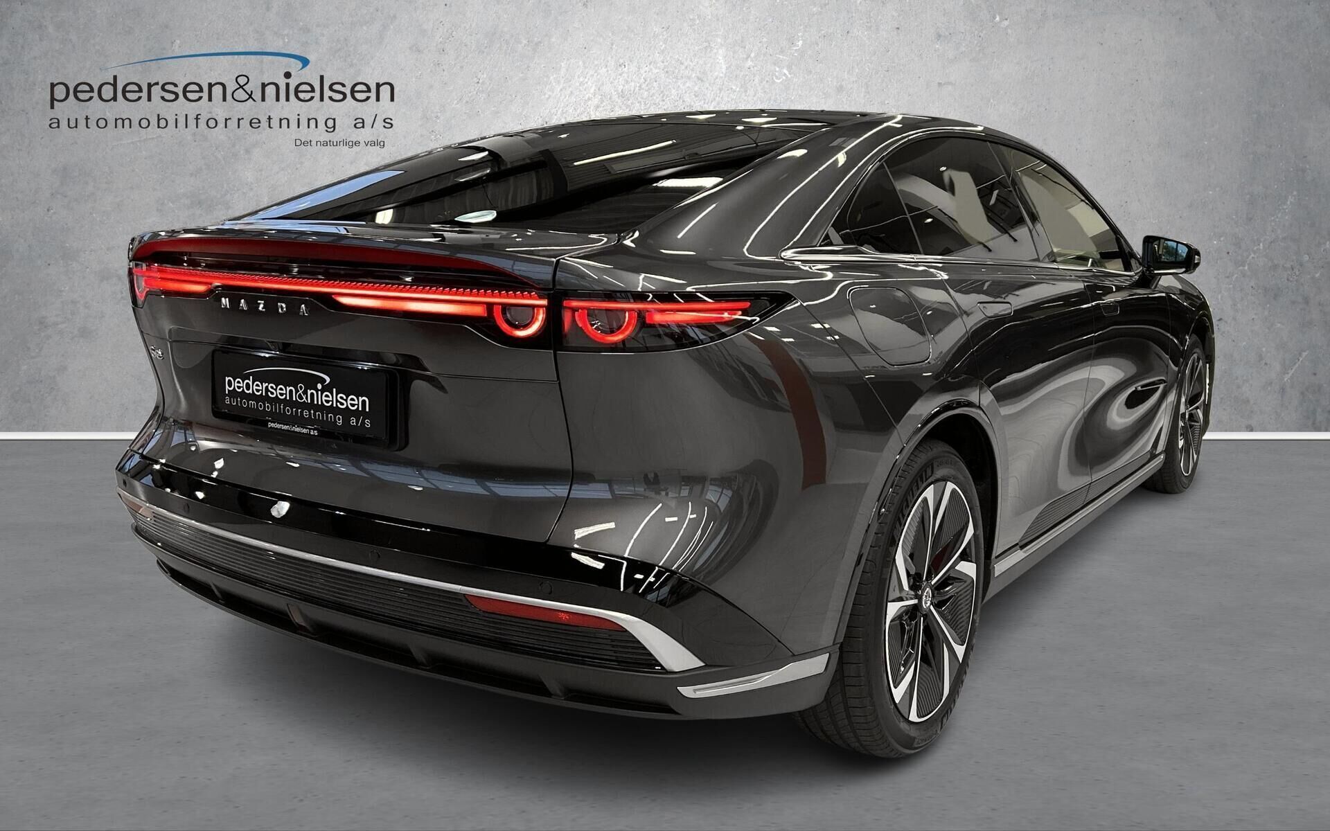 Grå Mazda 6e fra 2025