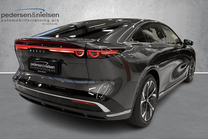 Grå Mazda 6e fra 2025