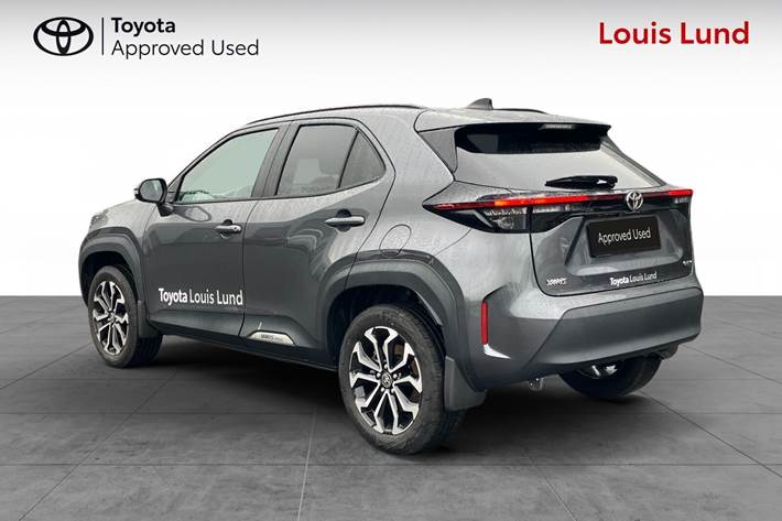 Grå Toyota Yaris Cross fra 2025