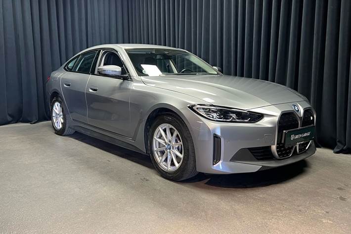Grå BMW i4 fra 2023