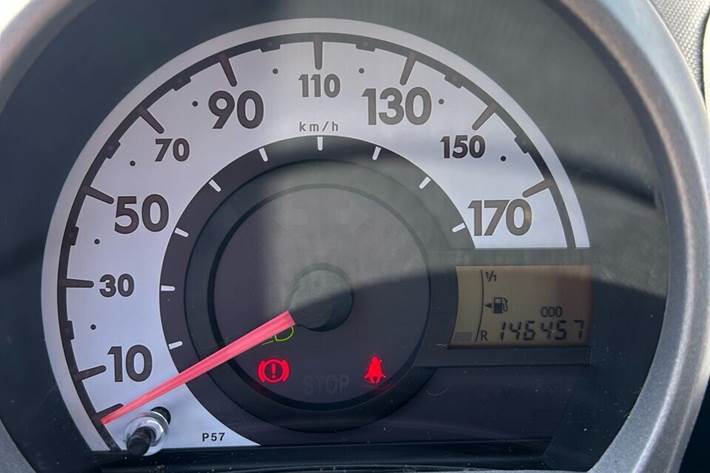 Rød Peugeot 107 fra 2009