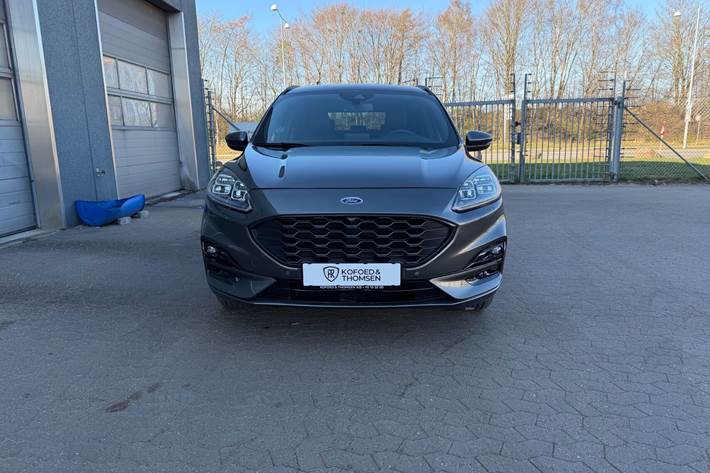 Grå Ford Kuga fra 2023