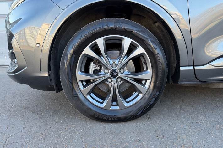 Grå Ford Kuga fra 2023