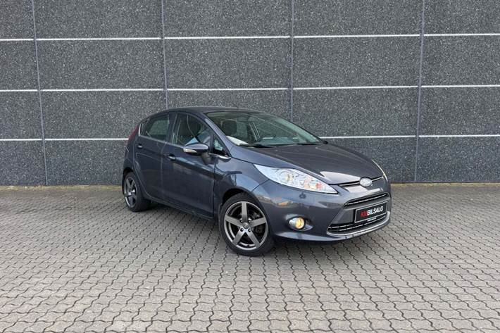 Grå Ford Fiesta fra 2009