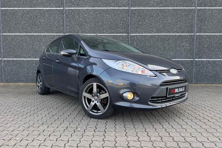 Grå Ford Fiesta fra 2009